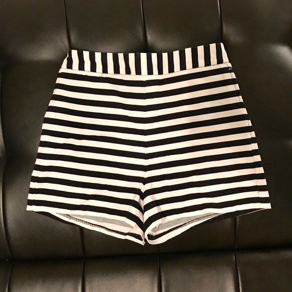 Express Pants - Express Cute High Waist Shorts Black&White Stripes